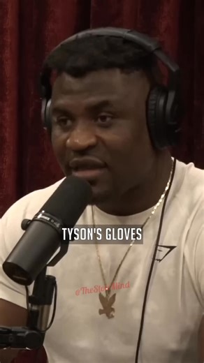 164K views · 876 reactions | The TYSON FURY Glove Controversy - Joe Rogan | Rogan Return | Facebook