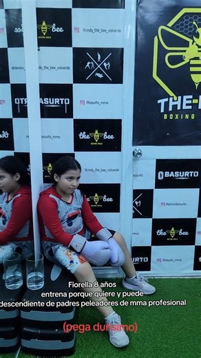 Tips de boxeo on Instagram: "Imagínate entrar al ring sabiendo cómo pararte, moverte y cubrirte, en vez de sentir que solo estás “sobreviviendo” 😅🥊 Aprende pasos básicos, guardia firme y defensa sencilla para dejar de ser blanco fácil cuando entrenas 🛡️🔥 Comenta "YO" y te paso el material para que empieces a pulir tu base desde ya 📲 #DefensaBoxeo #EsquivarGolpes #BoxeoTecnico #BoxeoParaAmateurs #RingLife #BoxeoConCerebro #FundamentosDeBoxeo #AprendeAScubrirte #BoxeoSeguro #TecnicaAntesDeFue