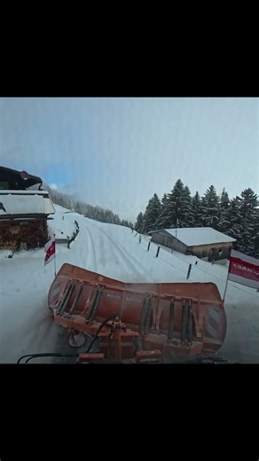 Fresh snow in the Alps ❄️ Snow removal with Unimog POWER and a breathtaking view
