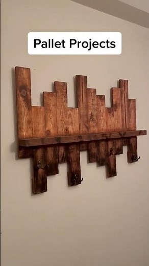 Rustic Pallet Wood Coat Rack DIY Project