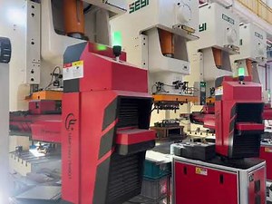 Automated stamping of auto parts with Qinfeng robot