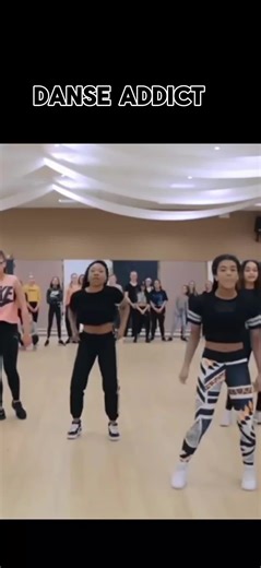 Si tu kiffes la danse, t’es au bon endroit ! 🎶 Like & rejoins la team Danse Addict ! #groupe #danseuses #danseuse #tiktokworld #tiktokfrance🇨🇵 #artiste #bailar #ballare #dansetiktok #dansechallenge #affro #affrodance #danser #talentotiktok #africa #afrika #afrikaanstiktoks