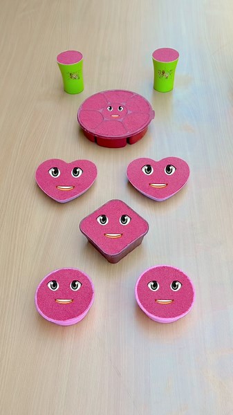 Oddly Satisfying Kinetic Sand Faces Crushing | Cute Shapes Hammer Smash ASMR #shorts