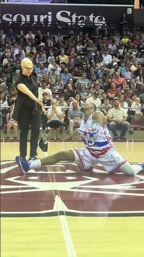 The Ultimate On-Court Surprise 🏀❤️ #harlemglobetrotters #show #funny