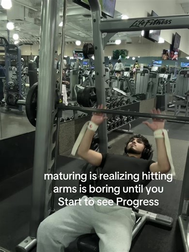 ngl ts was me bru i loved hitting arms as a beginner just cuz of newbie gains. Once I plateaued a bit its been so boring #gymtok #tnf #xyzbca #foryou