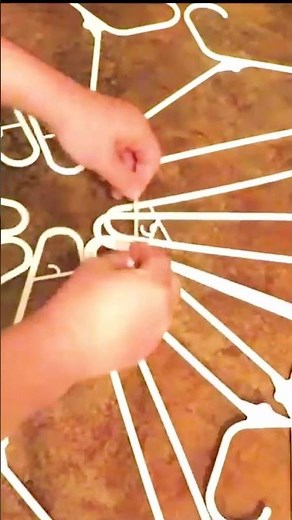 DOLLAR TREE HANGER SNOWFLAKE DIY | 3ft SNOWFLAKE DECOR DIY #hangersnowfalke #dollartreehangerdiy