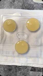 Solid Shampoo Bars 🫧🛁 Have you ever used a solid shampoo bar? If not, now is the perfect time to try! These shampoo bars are great for all hair types and made with completely natural ingredients. Why solid shampoo? 🫧 Solid shampoo bars are made with fewer ingredients than regular shampoo. Fewer ingredients = knowing exactly what’s in your products. AND a more concentrated version of the good stuff! 🫧 Strong, shiny, and healthy hair. Solid shampoo bars are made with tea tree essential oil and