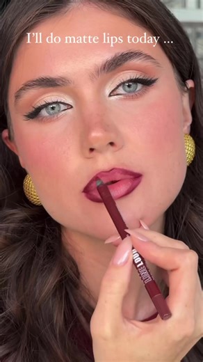 Me every time: lips first 💄 Matte or glossy… what do YOU prefer? 👀 Lips details: NYX Line Loud Lip Liner – Make A Statement NYX Shine Loud High Shine (gloss side) L’Oréal Color Riche Intense Volume Matte – Nude Admirable 602 Maybelline SuperStay Vinyl Ink – Wicked 50 That combo hits every time 🔥 #lipcombo #mattelips #glossylips #lipgloss #mattelipstick @stillmichaelanthony