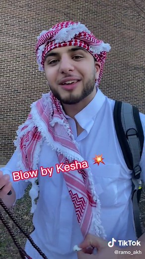 Interesting song choice #whatsongareyoulisteningto #music #arab #funny #fyp