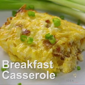 Our family's FAVORITE Breakfast Casserole Recipe! See the full recipe here: http://www.theidearoom.net/2016/11/favorite-easy-breakfast-casserole.html | The Idea Room