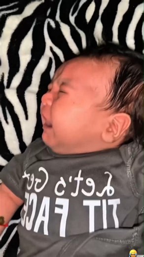 Baby pulling her own hair#cute #baby #fyp #babyfever #funnyvideos | Tiny Baby