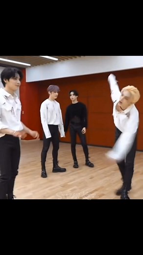 45K views · 5.3K reactions | Y Si hay una invasión zombie en mi rancho, que sean ellos porfa履‍♂️ . . . . . . . . . #zombie #zombieapocalypse #straykidsしてください #skz #halloweenvibes #Halloween #StrayKids #straykidsedit #YouMakeStrayKidsStay #fypシ゚ #reelsfypシ #fypviralシ #videoreelsシ #fbreels2025ツ | Stray kzz | Facebook