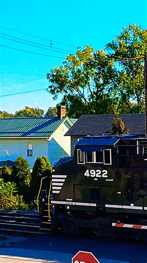 7540 and 4922 NS Locomotives (power move)