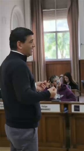 Hoy nos visitaron estudiantes de la Secundaria N°15 y estuvimos charlando sobre cómo funciona el Concejo, qué hacemos los concejales y por qué participar importa de verdad.Hubo preguntas, debate y muy buena onda. Eso es lo que vale: interesarse, opinar y meterse.Gracias por venir y por animarse a participar. Las puertas están abiertas cuando quieran.