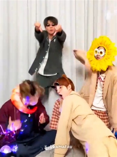 100% visual, 0% quiet 😌 #투모로우바이투게더 #TXT #tomorrow_x_together #tomorrowxtogether #soobin #yeonjun #beomgyu #taehyun #hueningkai #txtcore #txt_bighit_official #moa #txtmoa