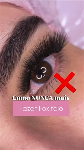 KAREN BEAUTY | CÍLIOS E CURSOS on Instagram: "Para de fazer Fox feioooo❌❌❌ RESUMO ✨ Canto interno sempre bem pequeno Evite curvatura L Pode fazer todo na mesma curvatura É assim que o Fox fica bonito, harmônico e profissional ✨ Pra aprender essas e mais 5 técnicas: Acesso por 1 ano inteiro Certificado incluso com TODAS as técnicas descritas O QUE VOCÊ APRENDE ✨ Efeito Fox Efeito Sirena Delineado Efeito Kim Cílios Inferiores Efeito Flecha CONTEÚDO QUE FAZ DIFERENÇA ✨ Aulas claras, aplicáveis e di