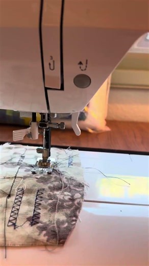 A closer look at this seeing machine SINGER C5980Q Patchwork Plus Computerized Sewing Machine with E