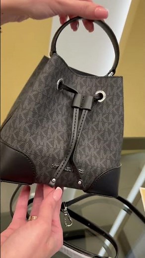 MICHAEL KORS Mercer Small Logo Bucket Bag