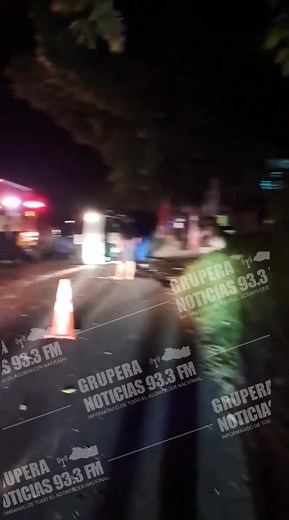 ÚLTIMA NOTICIAS: Se reporta accidente en el desvío al distrito de San Julián, frente a la escuela. Carretera de San Salvador a Sonsonate. Varios lesionados. En desarrollo | Grupera Noticias 93.3 FM