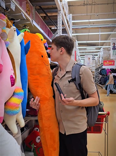 Ответ пользователю @devotckaa Ване уже 18 лет, но по улице он ходит только с родителями. Рассказала почему в видео 🫰☀️#ваняаутизм #аутизм