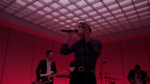 Damiano David has been hearing things. Tune in to his Vevo Studios performance of "Voices" to see what everyone is talking about. ⠀⠀⠀⠀⠀⠀⠀⠀⠀ ▶️ https://vevo.visitlink.me/hcWJ8w | Vevo