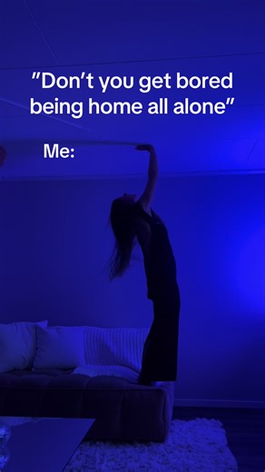 ”Don’t you get bored being home all alone” no💃🏽 #fyp #homealone #fördig