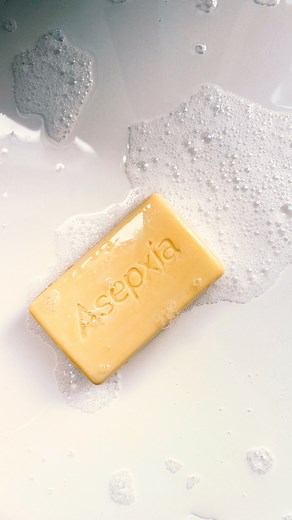 Sabonete ideal para peles muito oleosas? Temos! 🧼 O Sabonete Asepxia Ação Antioleosidade com extrato de enxofre é o match perfeito para quem sofre com oleosidade excessiva, cravos e espinhas. - Limpa profundamente sem ressecar - Reduz a oleosidade e a irritação - Ajuda a desobstruir os poros - Combate e previne cravos e espinhas Pele limpa e sequinha do jeito que a gente ama! 💧 #Asepxia #PeleOleosa #PelecomAcne #PeleMista #PeleSensível #SaboneteParaPeleOleosa #SaboneteEnxofre #Pelecomespinha |