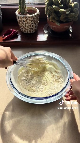 Pufīgais ābolu pīrāgs - viegla recepte