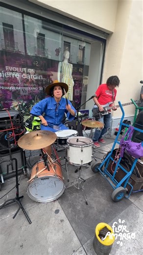 161K views · 6.8K reactions | Caminando por las calles de la CDMX encontré una banda de rock y me invitaron a tocar la batería, ver a esas señoras y a las personas que poco a poco se iban sumando a bailar y disfrutar me alegraron el corazón . Nos vemos este sábado 1 de abril en Parque España , evento gratuito 4pm, para conectar con nuestras almas y la música ❤️ | Flor Amargo | Facebook