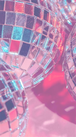 Empowering Women | Motivation, Manifestation, Mindset on Instagram: "Send this to your sister— and Merry Christmas. 🎄❤️ Life pulled us in different directions, healed us in different ways, and shaped different versions of us—but sisterhood like this? It always finds its way back. We’ve lived whole lives in the space between hellos. Heartbreaks, breakthroughs, survival seasons, and glow-ups you didn’t witness—but somehow still understood. So this Christmas, the gift isn’t wrapped. It’s presence.