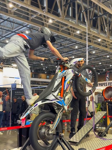 Simulateur Wheeling au Salon du 2 Roues