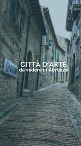 Cosa vedere a Atri? 🏰 Nel suggestivo centro storico di Atri, il viaggiatore si trova immerso in un'atmosfera antica e affascinante. La porta di San Domenico accoglie i visitatori, conducendoli alla maestosa Chiesa di San Giovanni Battista, risalente al XIV secolo. Proseguendo lungo il Corso, si giunge alla Basilica di Santa Maria Assunta, con la sua imponente facciata gotica e gli affreschi restaurati. Accanto, la Chiesa di Santa Reparata e il complesso basilicale offrono un viaggio nella stori