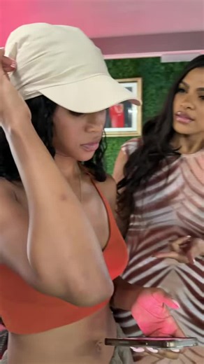 When Shayla checks Amber for leaving the fitting early! #kountrywayne #kountrywaynecomedy #kountrywayneskits #kountrywaynestorys