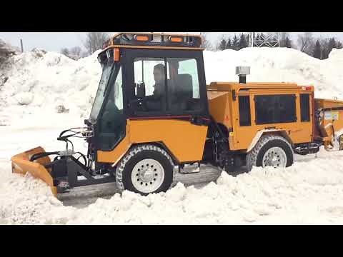 Trackless Articulating Sidewalk Tractor with 5-Position Folding V-Plow