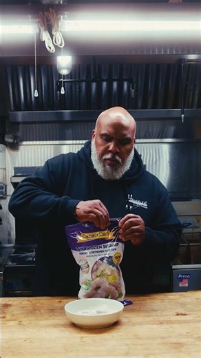 ONE WAY TO PROPERLY DEFROST FROZEN SHRIMP #cooking #chefsnextdoor #cateringbusiness