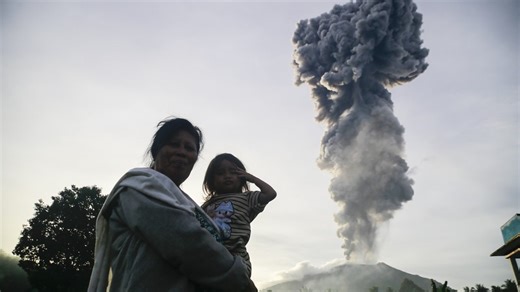 Eruption en Indonésie: des milliers d'évacuations en cours