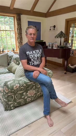 🎶 nothing but a t shirt on I never felt so beautiful baby as I do now 🎶 | Kyle MacLachlan