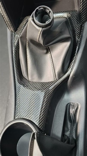 center console Toyota Innova reborn manual Custom carbon fiber #innovareborn #toyota #carbonfiber