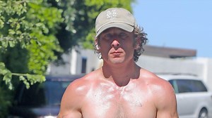 Jeremy Allen White’s Abs Have ‘The Bear’ Fans Saying ‘Yes, Chef!’