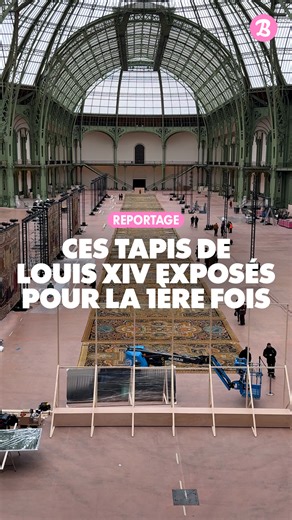 On sait que Louis XIV était un peu (très) extravagant et qu'il avait des rêves de grandeur plein la tête, mais pour le coup ce n'est pas lui qui a eu cette l'idée folle de recouvrir le sol de la Grande Galerie du Louvre de gigantesques tapis, mais ça vous le saurez qu'en regardant Le trésor retrouvé du Roi-Soleil c'est une expo aussi express qu'inédite qui prend place jusqu'au 8 février dans la Nef du Grand Palais. Exposition coproduite par @le_grand_palais et les @manufacturesnationales - @sevr