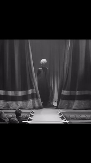 Jill Ireland’s burlesque 🎥Jungle Street Girls (1960)#jillireland #junglestreet #butlesque #junglestreergirls #charlessaunders #60s #60smovie #burlesquedancer #showgirl #retroshowgirl #bombshell #60sshowgirl #vintagelingerie #retrolingerie #lingerieinmovies #lingeriemovieclubp