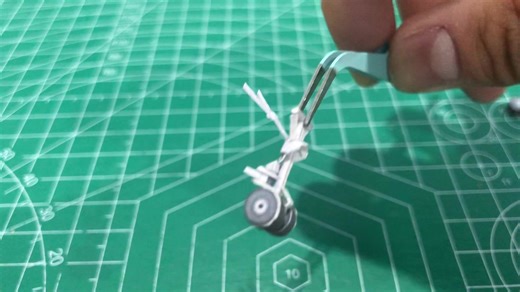 Did i do something wrong? B757 Landing gear #papercraft #boeing #757 #viral #abcxyz