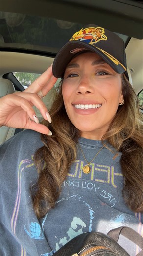 Make it shake ✨🦋 Now accepting private clients for the YEAR OF THE HORSE energy! Message for more info. xx-StasiaBfly