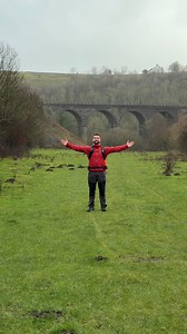 MORE INFO! 🏞️🥾 This short but scenic hike takes you from the Monsal Head hotel down to Monsal Dale Weir then underneath the via duct and back up to the pub, it’s only 1.5 miles and I’ve put the map in my bio for you to download! There are lots of ways to extend this walk but I’m often asked if there are any nice really short ones so here it is! beware of the mud and potentially slippery paths, I’ve seen dogs on this trail on leads, so it’s dog friendly but in summer I believe cattle do roam th