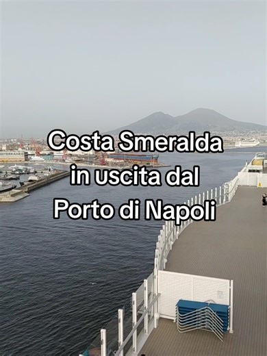 Costa Smeralda in uscita dal porto di #napol i . . #pazzoperilmare #costasmeralda #crociera #fypppppppppppppp