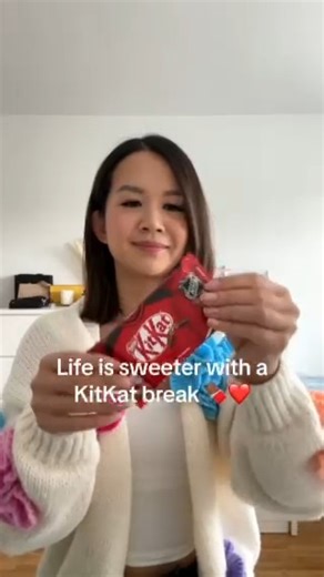Break me off a piece of that 👏 KIT 👏 KAT 👏 BAR 👏 @deannawoo #kitkat #haveabreak | KitKat