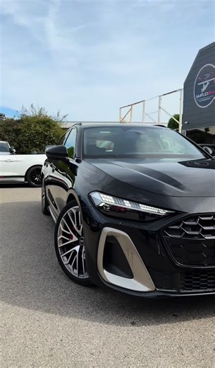 🚘 Audi A5 – Élégance & Performance Découvrez cette superbe Audi A5, alliant élégance, confort et dynamisme. ✨ 📅 1ère mise en circulation : 2024 🛣️ Kilométrage : 32 000 km 💰 Prix : 46 980 € Une Audi A5 en excellent état, idéale pour ceux qui recherchent un véhicule premium aussi agréable à conduire qu’à regarder. Disponible chez Simplicicar Carcassonne Contactez-nous pour plus d’informations. #voiture #audi #A5 #simplicicar #premium