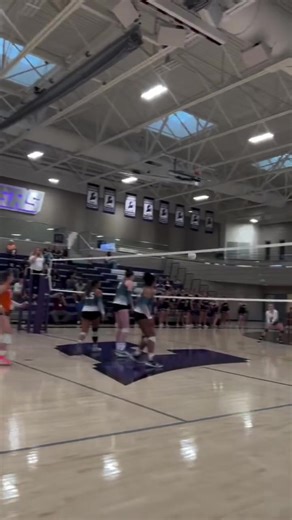 🔥She ate! Wait for the reactions. 🏐 @elle.mccandless 💻 New profile features on PrepVolleyball.com 🎥 @skyridgewomensvball #volleyball #kills #digs | PrepVolleyball.com