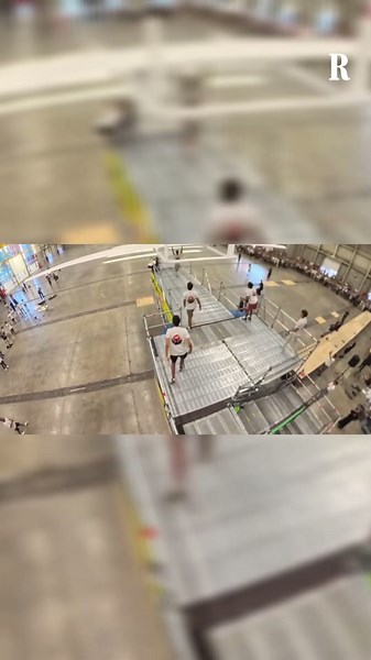 Dall’università di Pisa l’aereo di carta più grande del mondo: venti metri di apertura alare