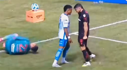 Ese día no hubo quejas por el abrazo del abanderado y ese día Marcel se volvió loco todo el partido por traer el brazalete de capitán, se la pasó todo el juego reclamando a los árbitros de manera altanera.